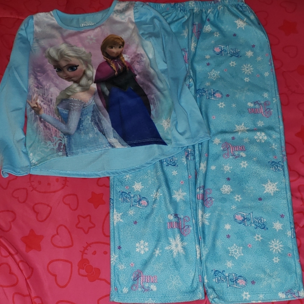 🔷️$8/ea OR 3/$20🔷️FROZEN jammie set, gently worn